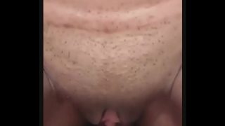 Fodendo a prima gostosa enquanto assistimos anime