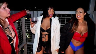 free 3 slutty milfs and 2 big cocks join in an animated orgy